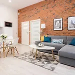 One Bedroom Apartment - Dluga 30 Street