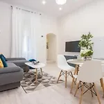 One Bedroom Apartment - Dluga 30 Street